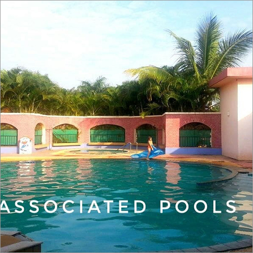 Round Farm House Swimming Pool