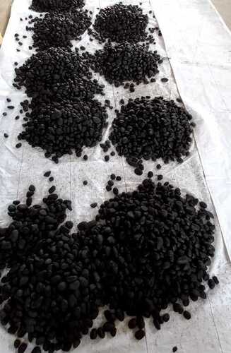 Manufacturer Of Good Polished Jet Black Pebbles Stone For Export In Bulk Quantity