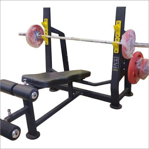 Gym Decline Bench Application: Tone Up Muscle