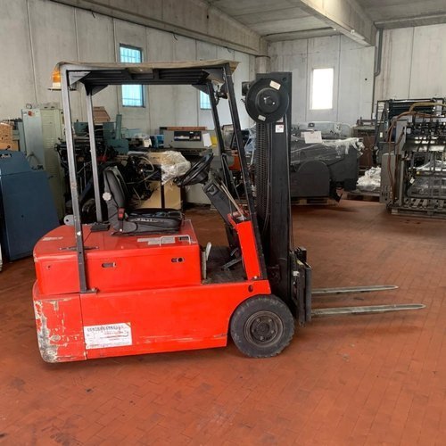 Replacing Damaged Parts Forklift Repairs And Maintenance