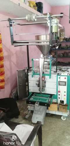 SNACKS PACKING MACHINE