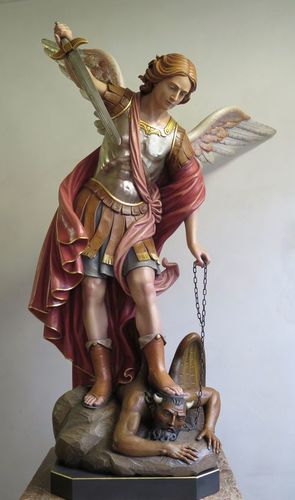 Jesus Statue 044