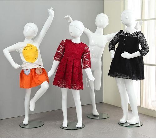 Realistic Fiberglass Kids Mannequins 011