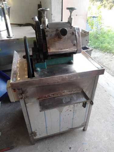 SUGARCANE JUICER