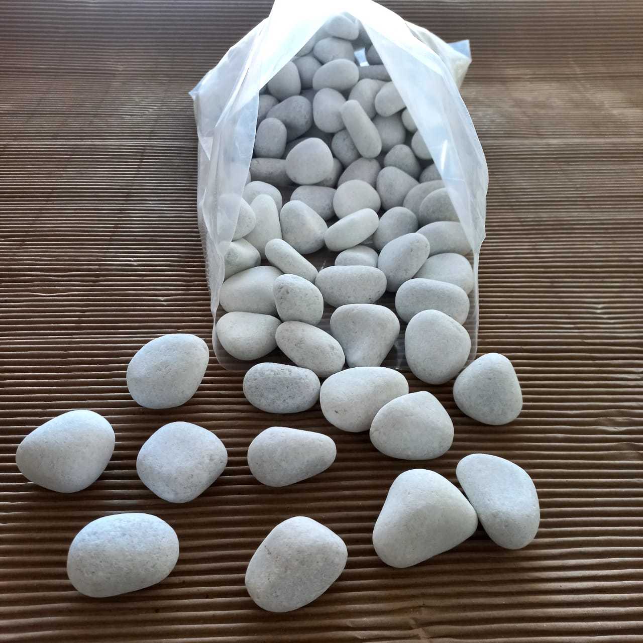 Pure white marble burnt round pebbles stones and dolomite pebbles stone tumble marble rocks