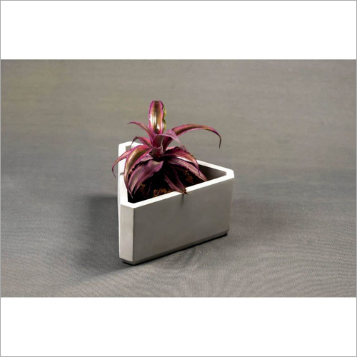 TRIANGLE PLANTER By GEOMETRY-ALIGNING YOUR SPACE