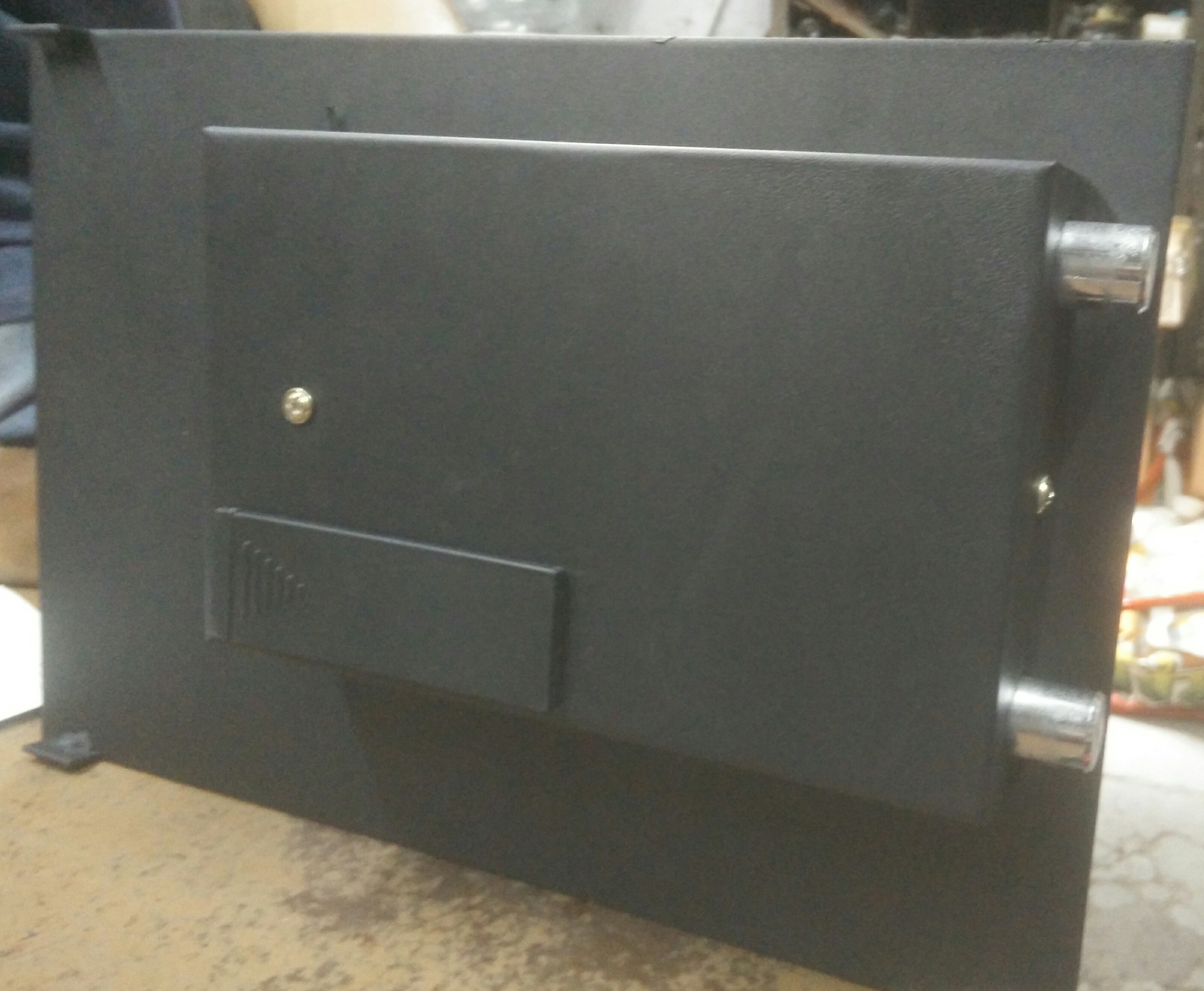 Digital safe door