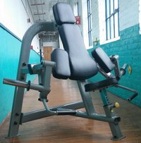 Plate Loaded Biceps Curl Machine