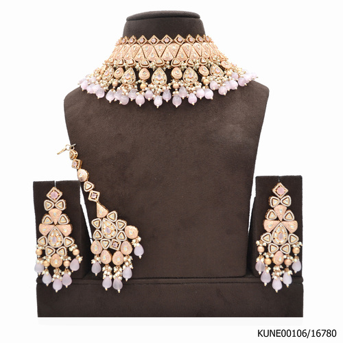 Kundan Necklace Set With Maang Tikka Light Pink Beads