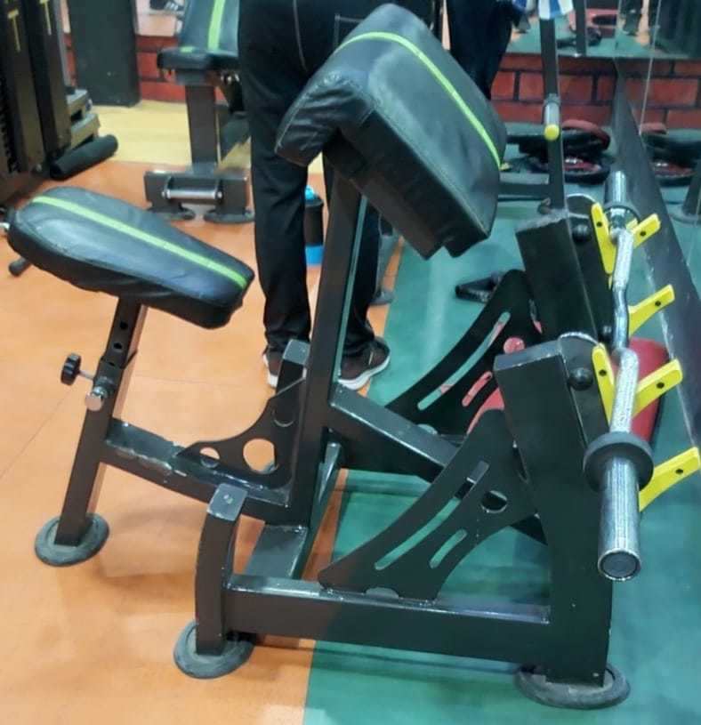 Plate Loaded Preacher Curl Bench