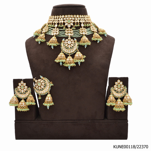 Kundan Necklace Set With Maang Tikka