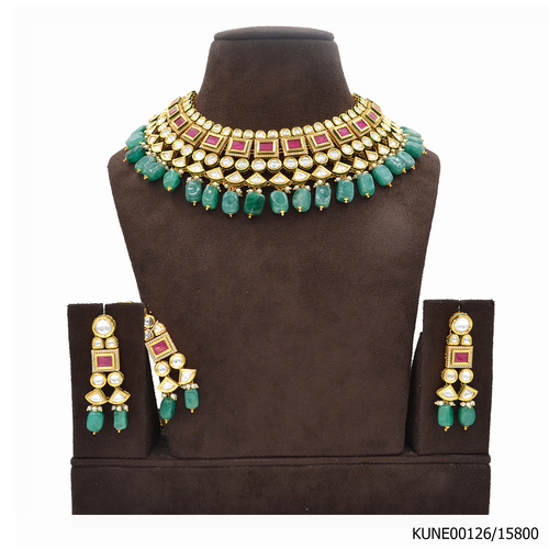 Kundan Necklace Set With Maang Tikka And Emerald Beads