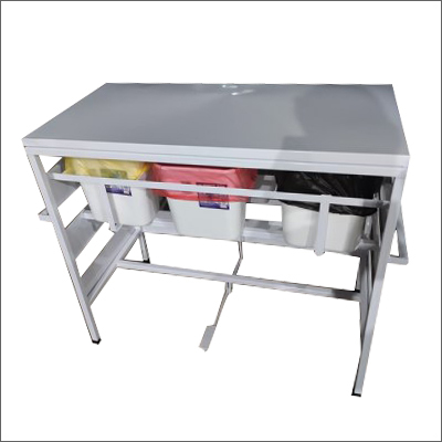 Mild Steel Dustbin Trolley With 5 Executive Bin By G&T HOSPITAL FURNITURE INDUSTRIES