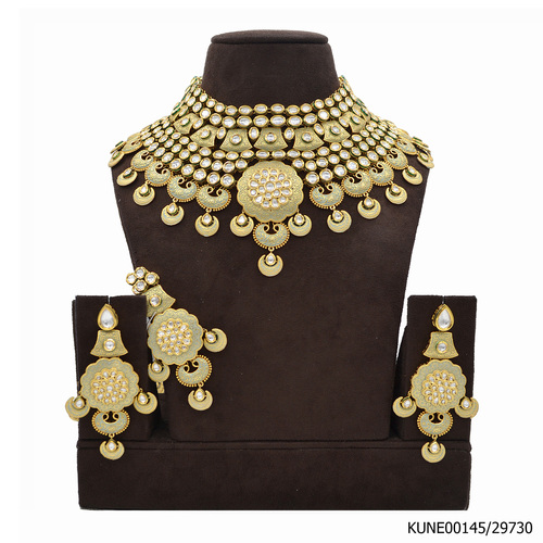 Kundan Necklace Set With Maang Tikka