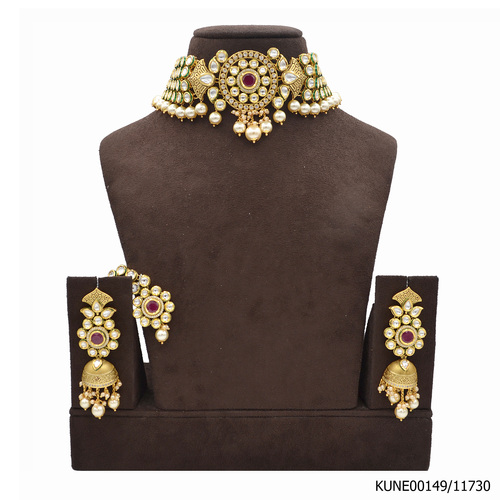 Kundan Choker Necklace Set With Maang Tikka