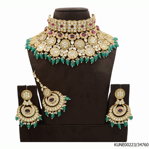 Kundan Necklace Set With Maang Tikka And Emerald Beads