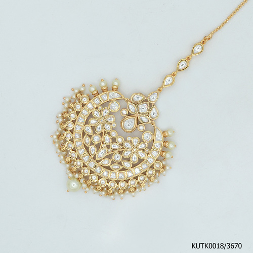 Kundan Maang Tikka WIth Pearls Hangings