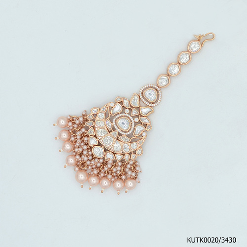 Kundan Maang Tikka WIth Pearls Hangings