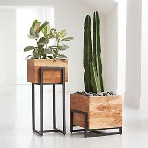 M0041 Wrought Iron and Wooden Planter