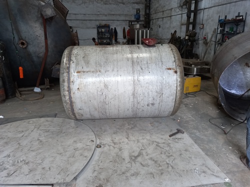 Vertical Mild Steel Storage Tank - Capacity: 50 Liter Above Liter/Day