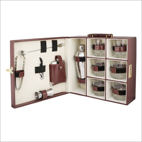 RG-22 Liquor Bottle And Glass Gift Hamper