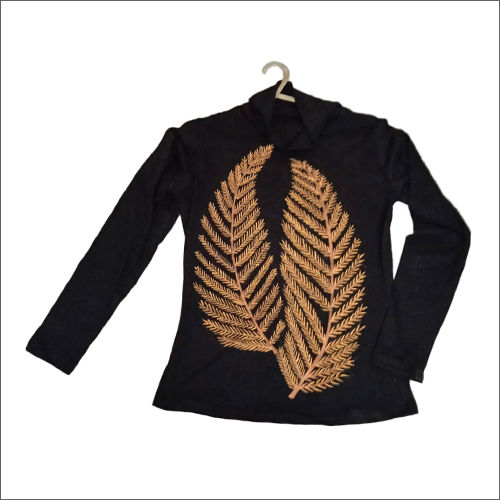 Black Long Sleeve Golden Fern Leaf Printed T-shirt Gender: Female