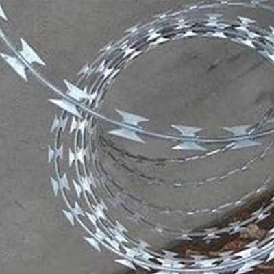 कॉन्सर्टिना कॉइल्स फेंस