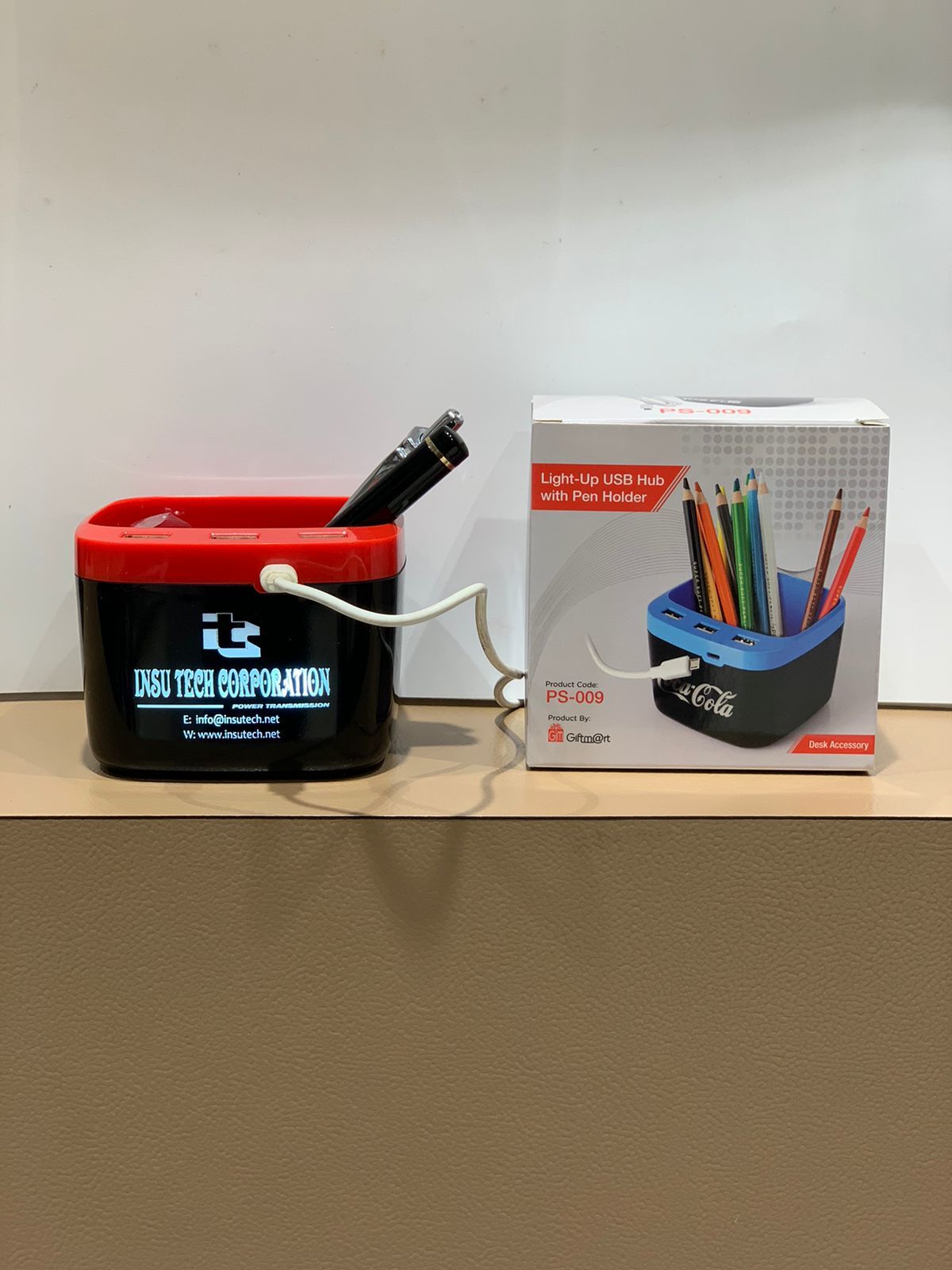 Giftmart Light Up USB Hub with Pen Holder