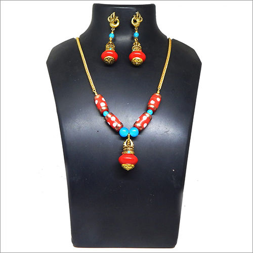 Fancy Lampwork Beads With Pendant Necklace Gender: Women