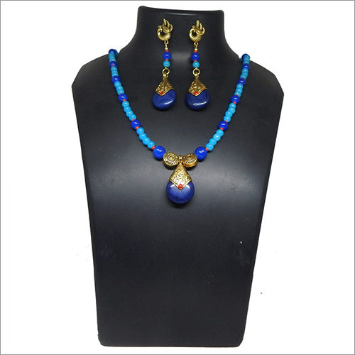 Glass Fancy Beads Pendant Necklace Gender: Women