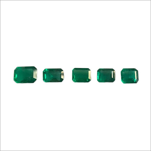 Square Shape Emerald Stone Size: Customized