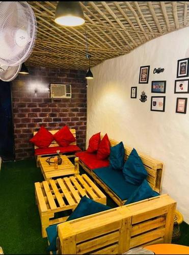 Pallet 8 Seater Sofa Set With Table