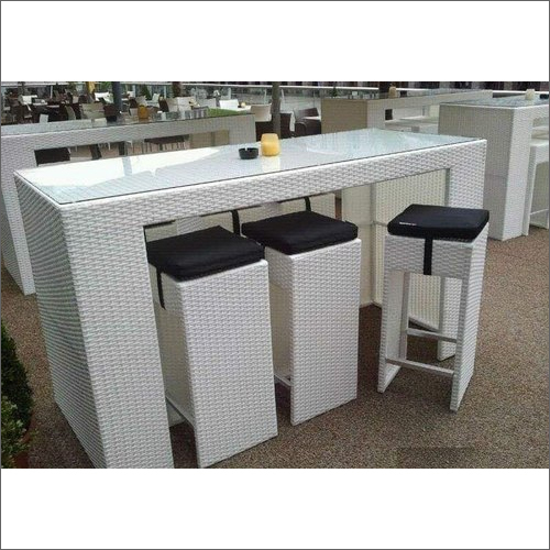 Durable White Wicker 4 Bar Stools With Table In Iron