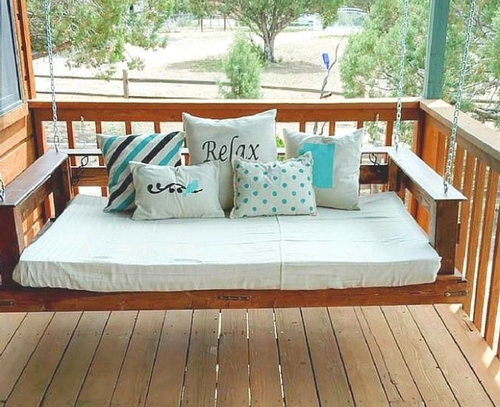 Pallet Swing With Mattress & Chain