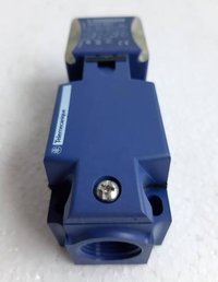 TELEMECANIQUE XS7C4A1MPG13 INDUCTIVE PROXIMITY SWITCH