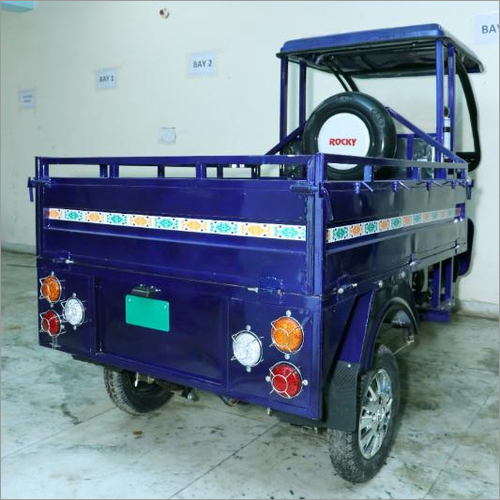 Commercial E-Rickshaw Loader