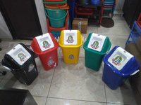 Plastic Dustbin With Dome Lid