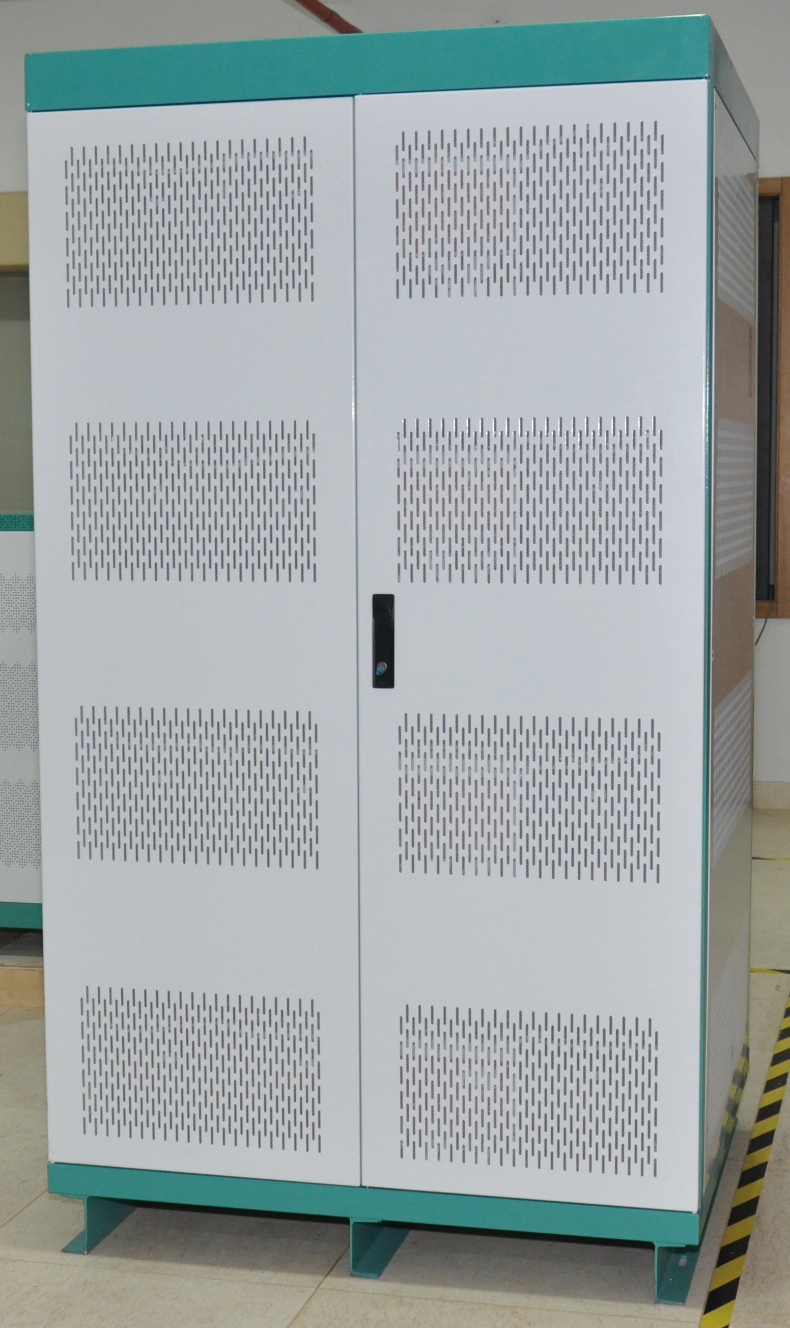 Energy Storage System 168kwh Lithium Lifepo4 Battery Cabinet 600V 280Ah Solar Battery with BMS  LCD display