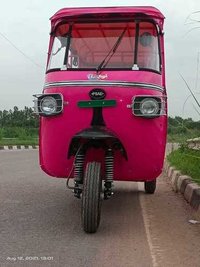 Electric Auto Rickshaw - Size: Standard