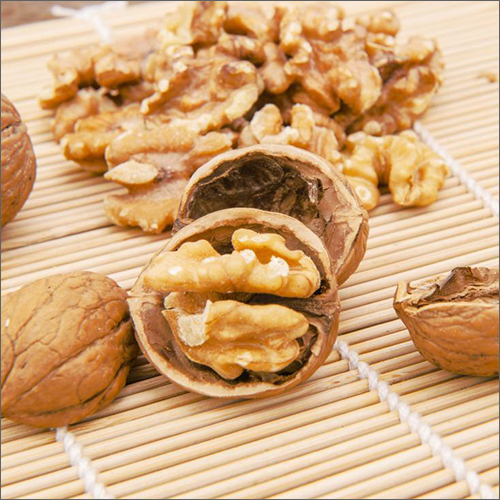 Fresh Walnut Kernel - Seasoned Variety | Crunchy Texture, Rich in Antioxidants, Available in Multiple Packaging Options