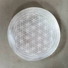 Round selenite engraved plates