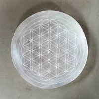 Round selenite engraved plates