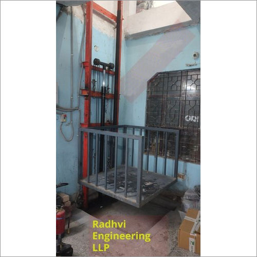 Single Mast Hydraulic Goods Lift - Material: Iron