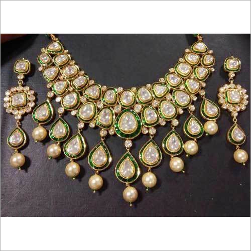 Stylish Kundan Necklace Jewellery Set
