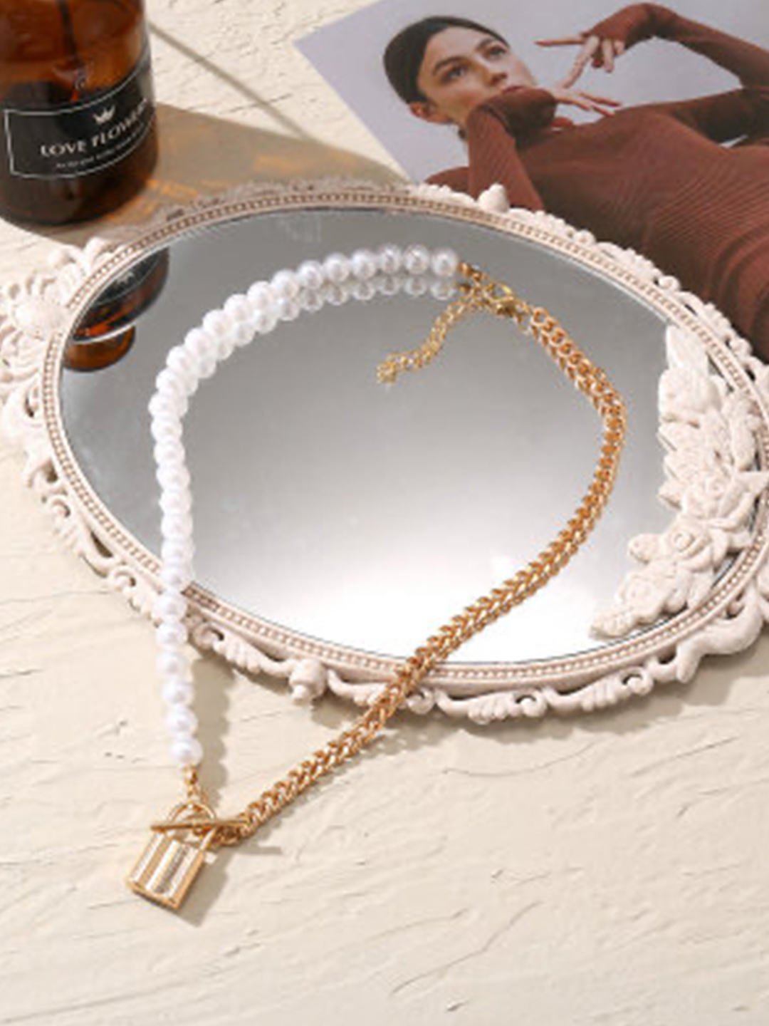 Stunning Gold Plated Pearl and Chain-link Lock Pendant Necklace