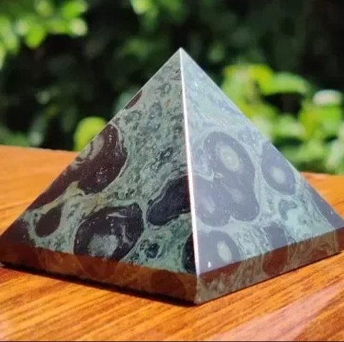Kambaba jaspar pyramids