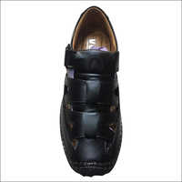 काले पुरुषों के चमड़े के सैंडल