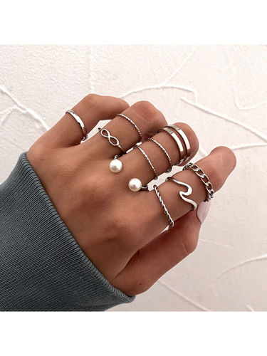 Silver Plated 10 Piece Infnity Chain Ring Set Gender: Women