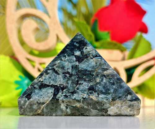 Larvakite pyramids