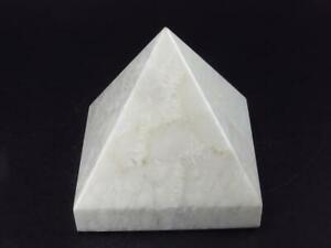 Scolecite pyramids